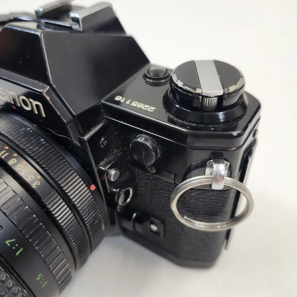 Canon AE-1 Black 35mm SLR Film Camera Sakar MC Zoom 1:3.5-4.5 f 28-80mm
